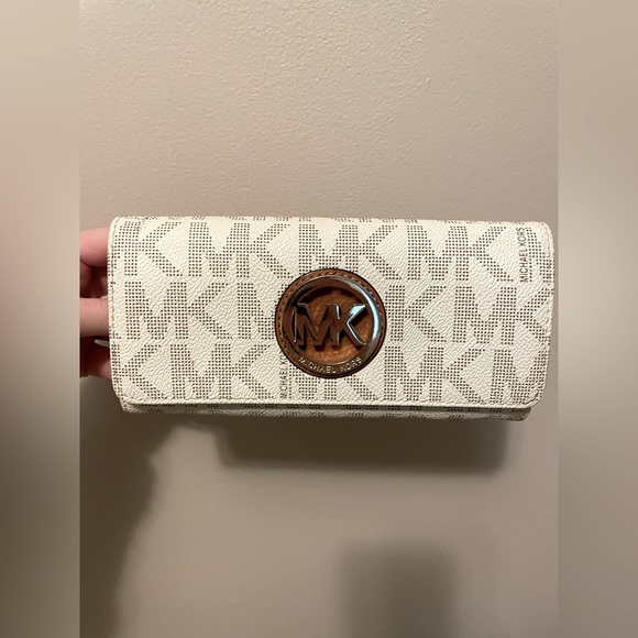 Michael Kors Wallet - Picture 1 of 3